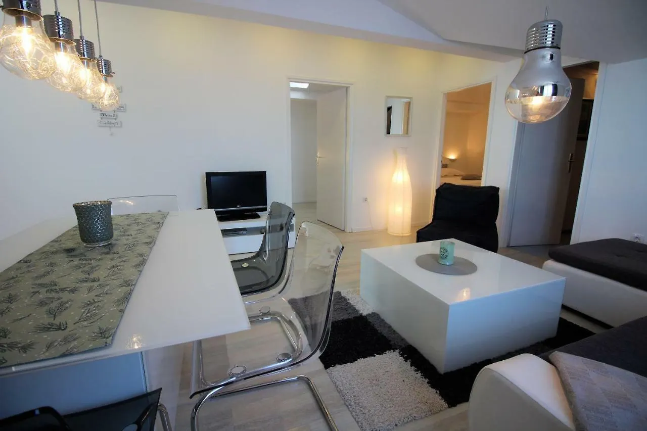 Apartment Evelin Novi Vinodolski 0*,  Croatia
